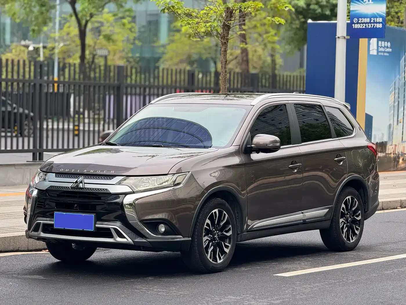MITSUBISHI OUTLANDER