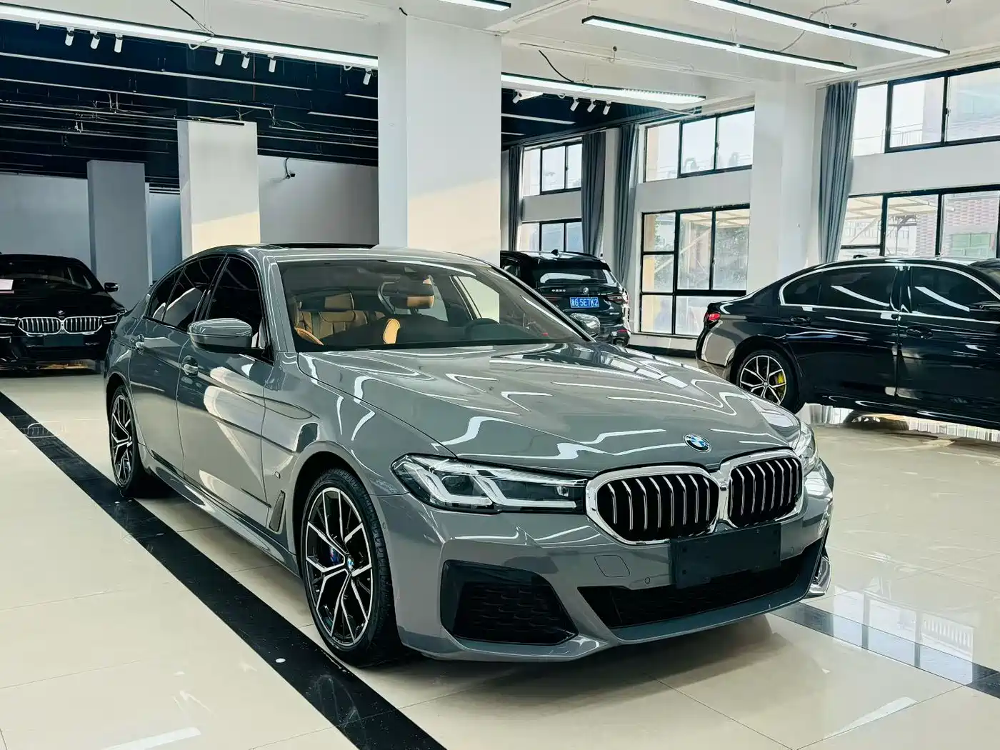 BMW 5 Series (Import) 2021 530i M Sport Package фото 3