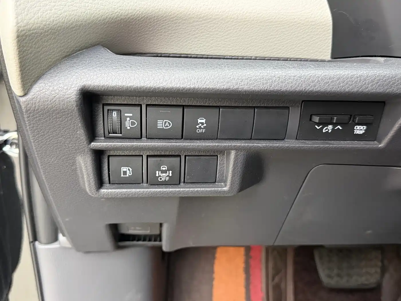 Toyota Granvia 2023 2.5L Hybrid Comfort Edition фото 11