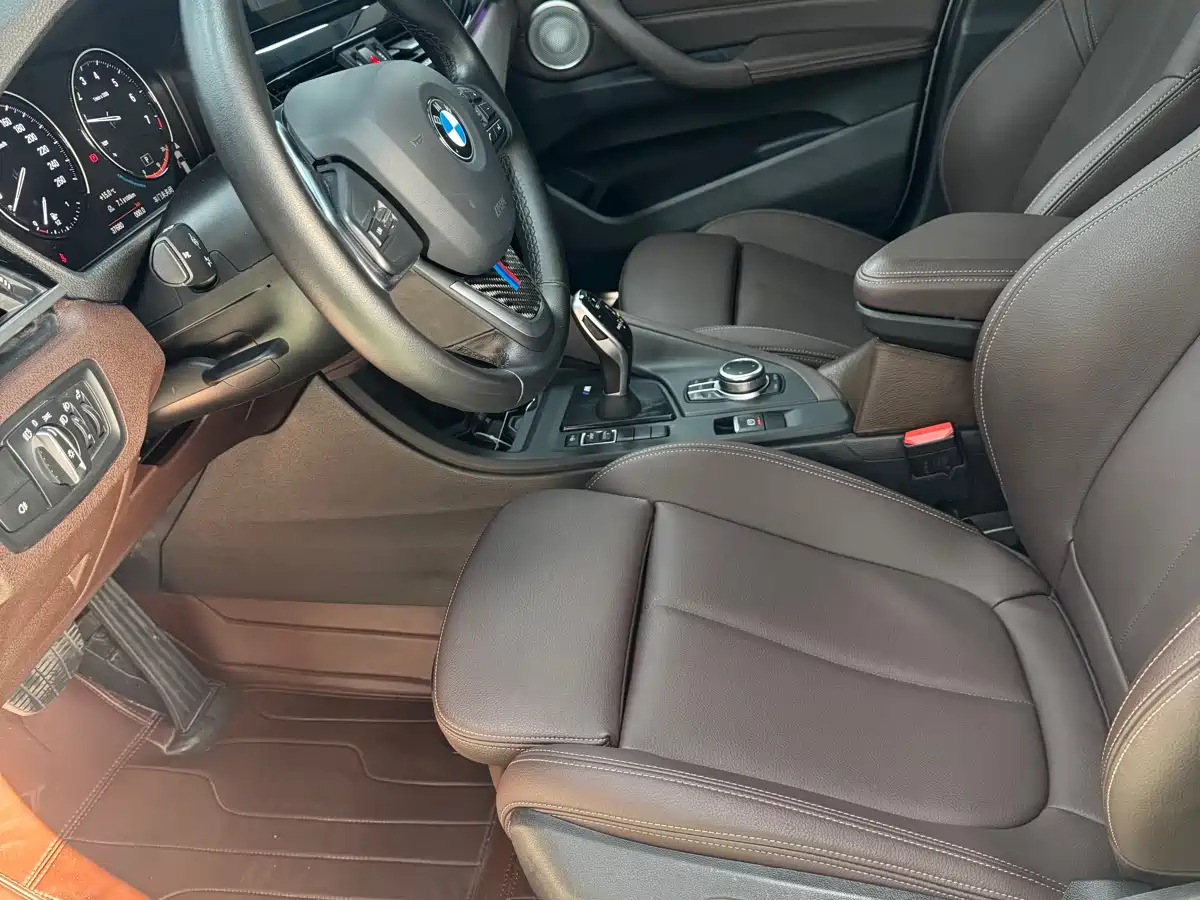 BMW X1 2022 sDrive20Li Fashion фото 18