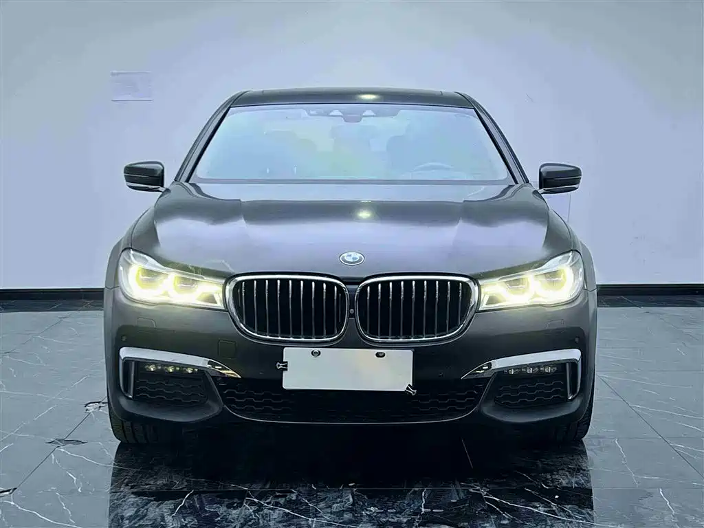 BMW 7 Series 2018 740Li xDrive Premium Type M Sport Package фото 2