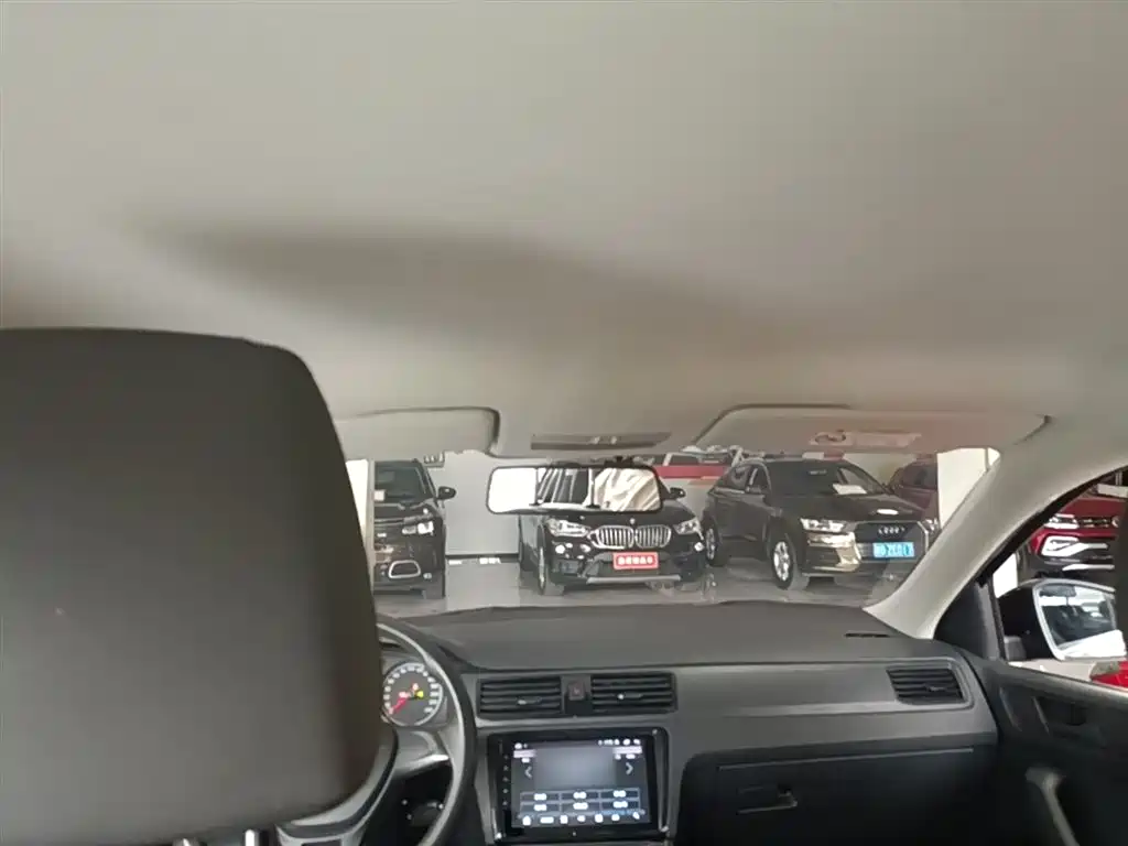 VOLKSWAGEN SANTANA