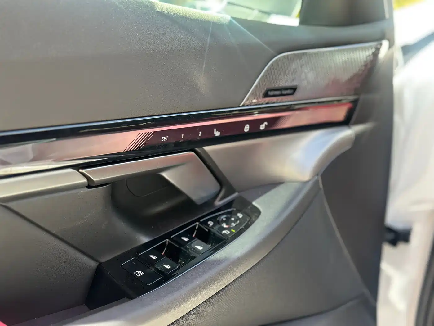 BMW 5 Series 2025 530Li Leading M Sport Package фото 12
