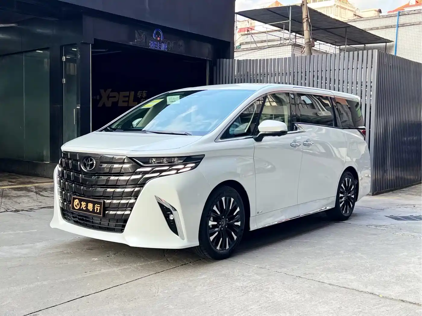 Toyota Alphard 2024 Hybrid 2.5L Ultimate Enjoyment Edition фото 2