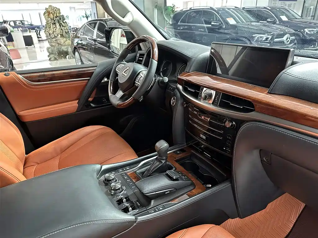 Lexus LX 2017 570 Prestige Luxury фото 19