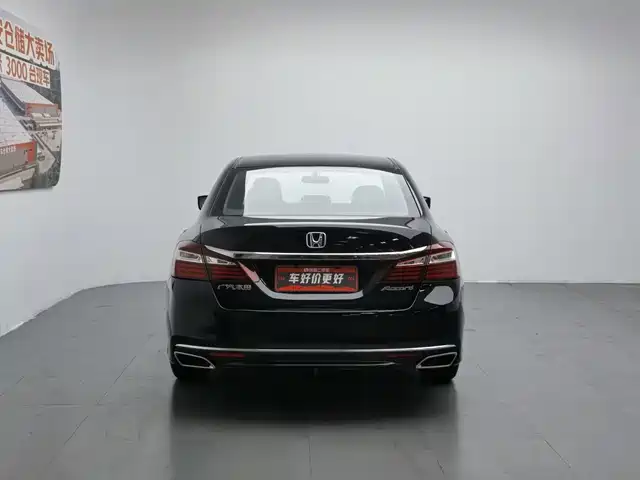 Honda Accord 2016 2.0L Elite Edition — фото 4