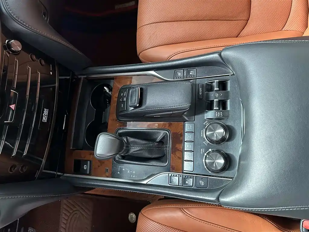 Lexus LX 2017 570 Prestige Luxury фото 11