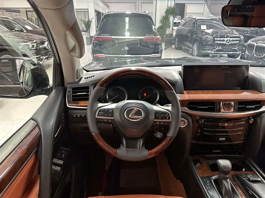 Lexus LX 2017 570 Prestige Luxury фото 16