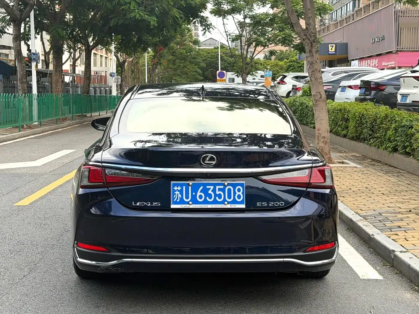 Фото 13 - Lexus ES