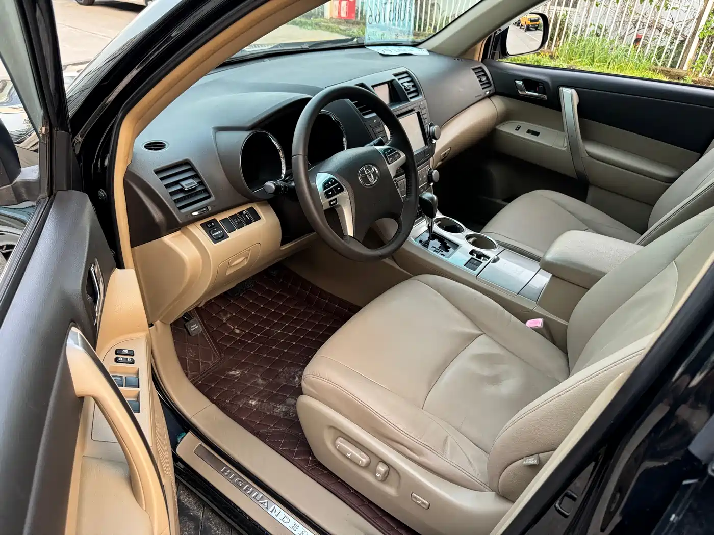 Toyota Highlander 2013 2.7L 2WD 7-seater Purple Gold Edition фото 4