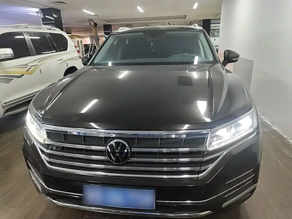 Фото 3 - Volkswagen Touareg