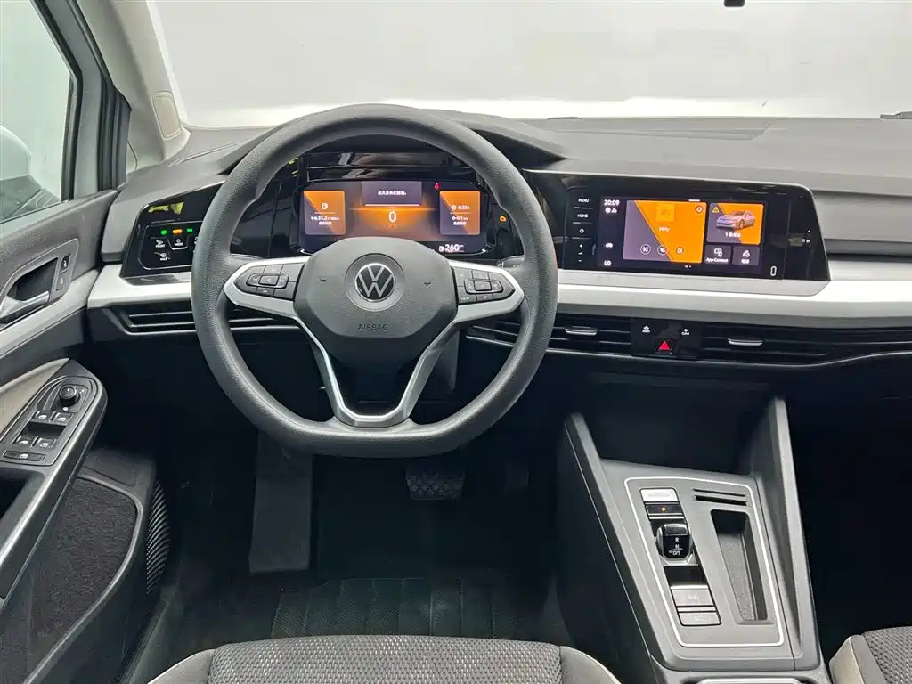 Volkswagen Golf 2023 Model 200TSI DSG фото 19