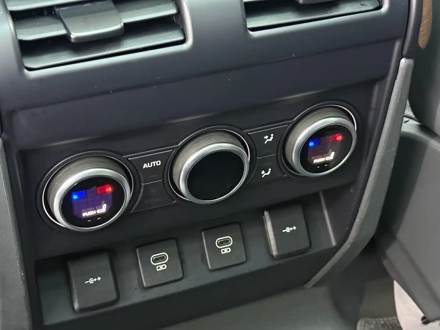 Land Rover Defender 2022 110 P400 X-DYNAMIC HSE фото 22