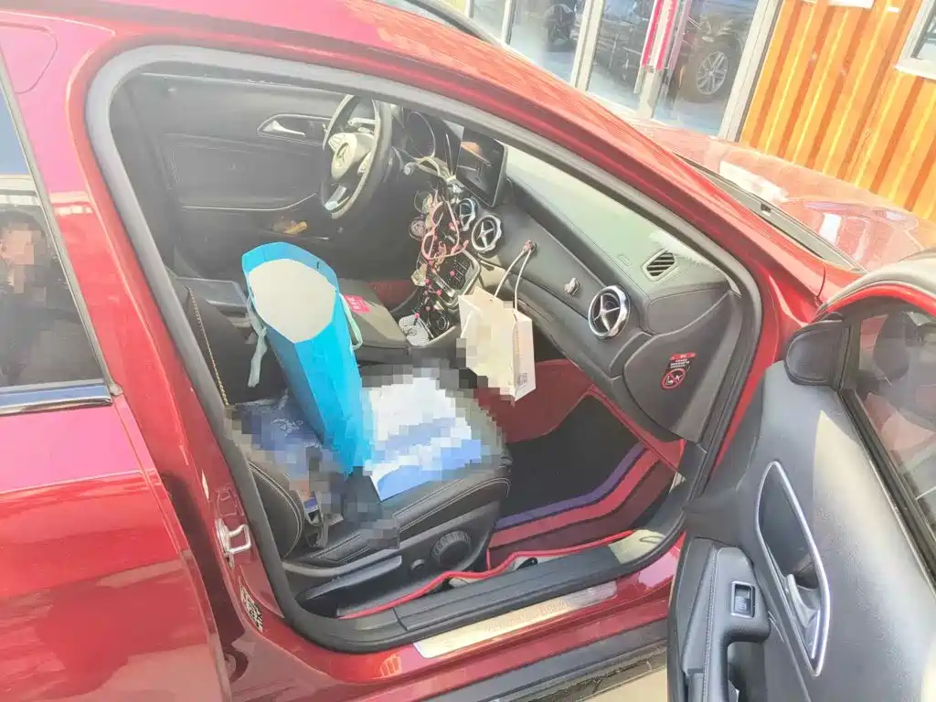 Фото 10 - Mercedes-Benz GLA
