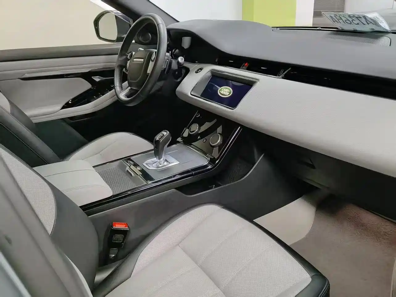 Land Rover Range Rover Evoque 2020 249PS R-DYNAMIC S Sport Edition фото 6