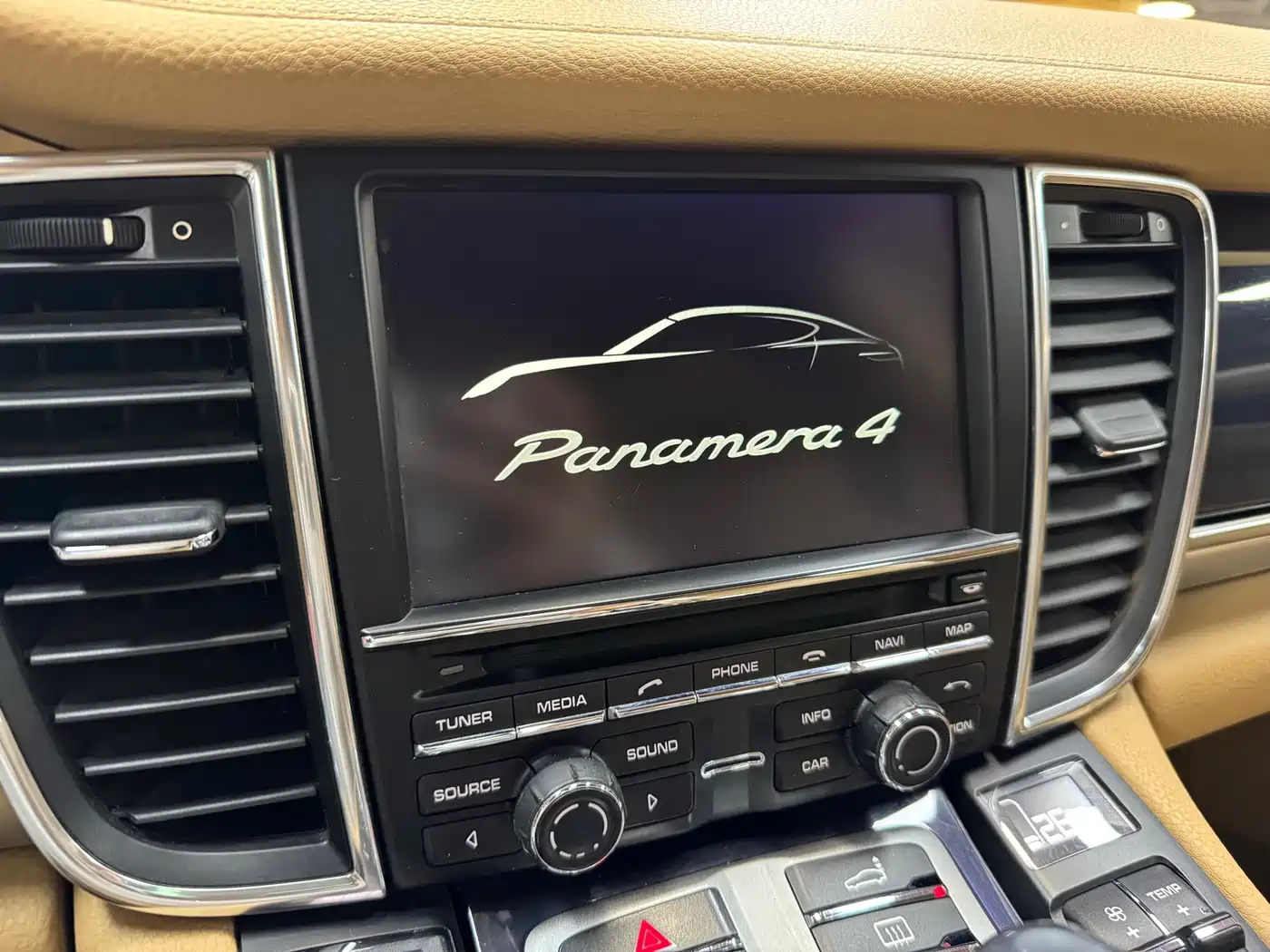 Porsche Panamera 2014 Panamera 4 3.0T фото 32