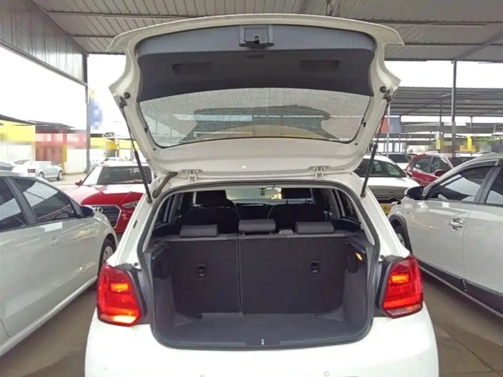 Volkswagen Polo 2016 1.6L Automatic Comfort фото 19