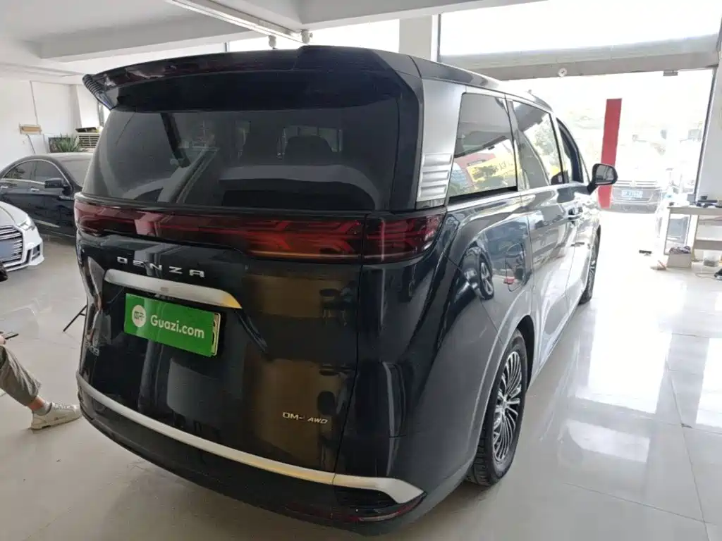 Denza D9 2023 2022 DM-i 970 AWD Flagship