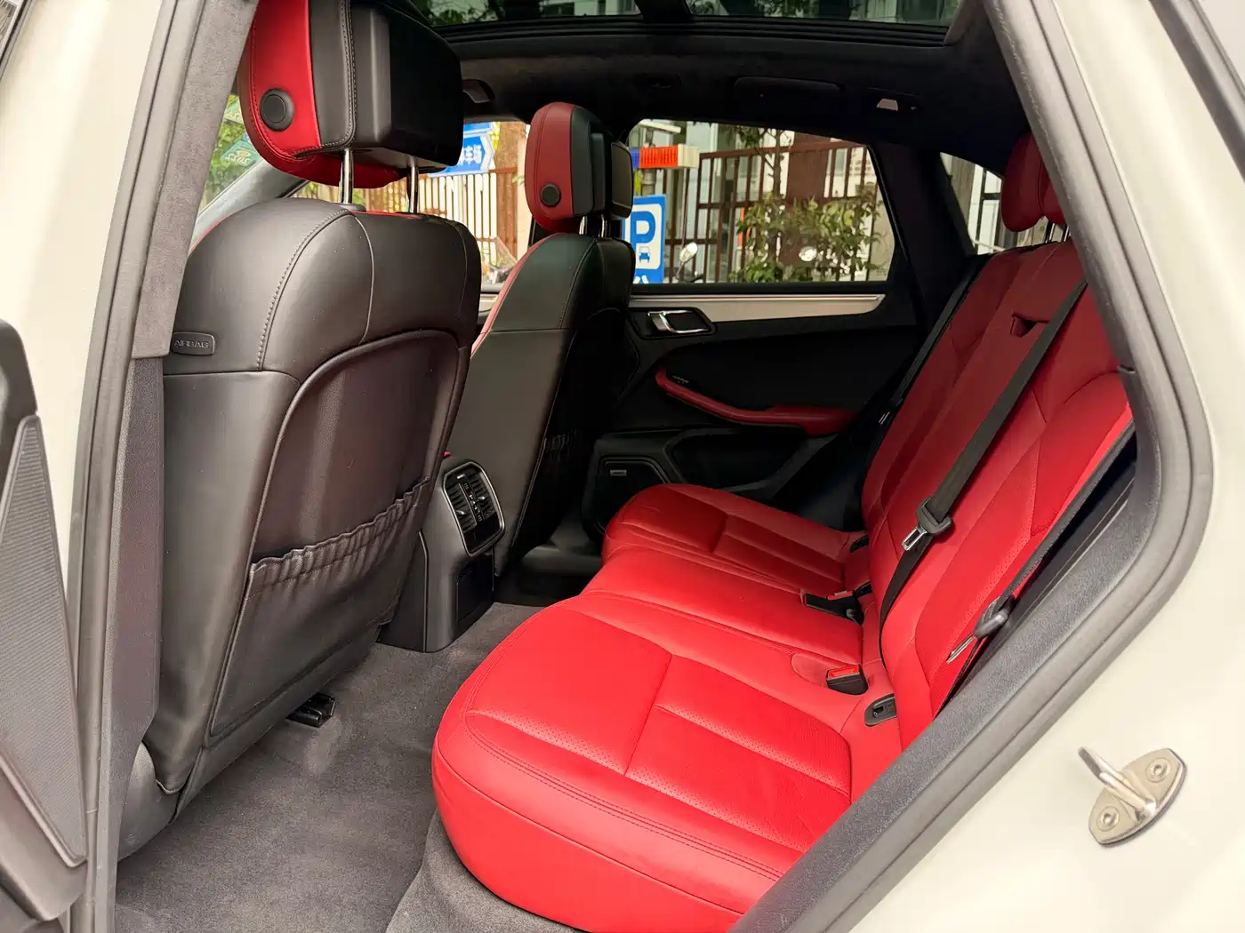 Porsche Macan 2017 Macan Turbo 3.6T фото 22