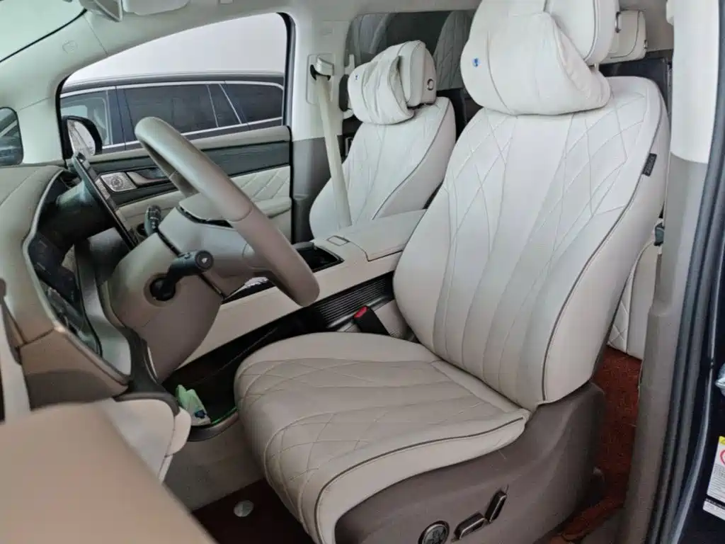 Denza D9 2023 2022 DM-i 970 AWD Flagship