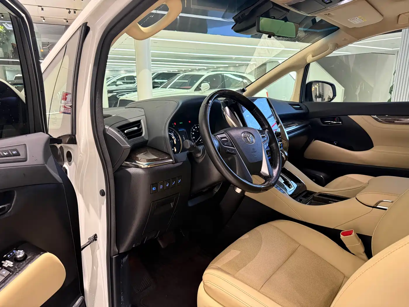 Toyota Alphard 2021 Hybrid 2.5L Premium фото 6