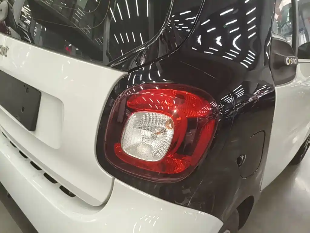 smart fortwo 2019 2019 0.9T 66kW Hardtop Wind Edition China VI