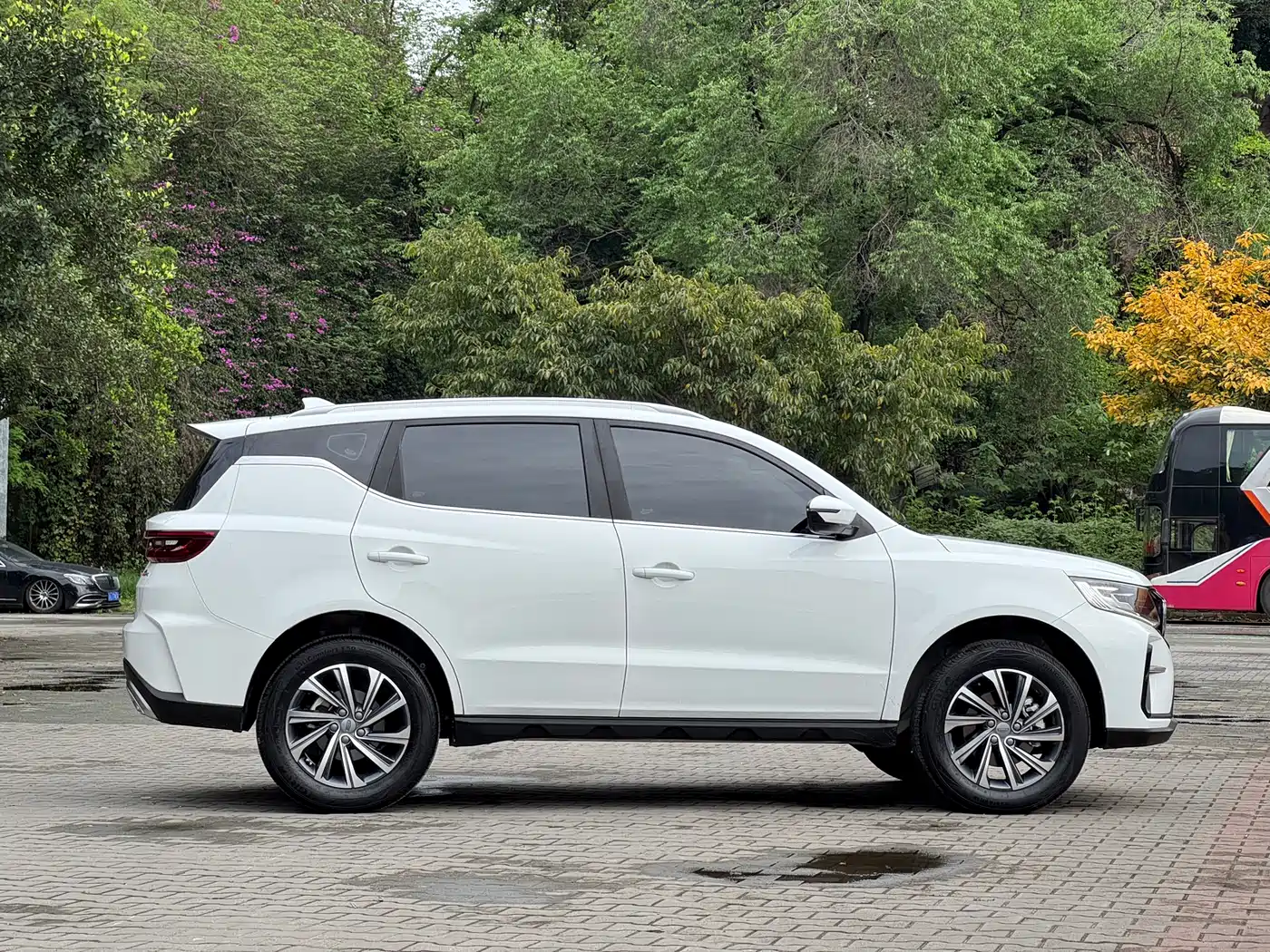 GEELY AUTOMOBILE VISION X6