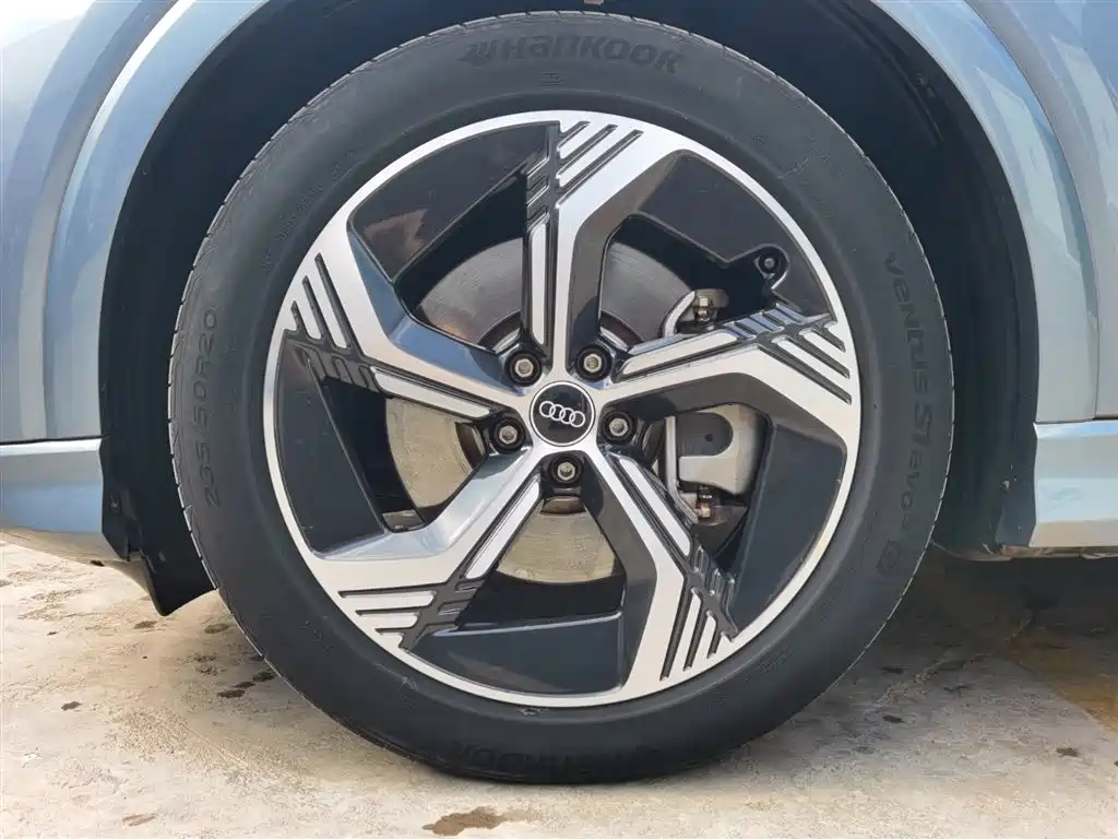 Audi Q4 e-tron 2023 50 e-tron quattro Creation Edition фото 28