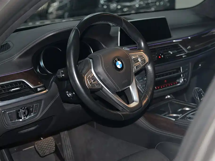 BMW 7 Series 2016 750Li xDrive 4-Seater фото 5