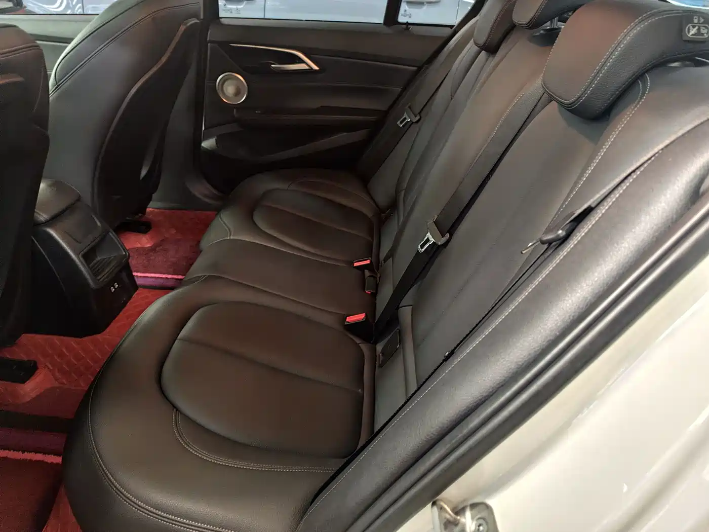 BMW 1 Series 2022 120i M Sport Shadow Edition фото 8