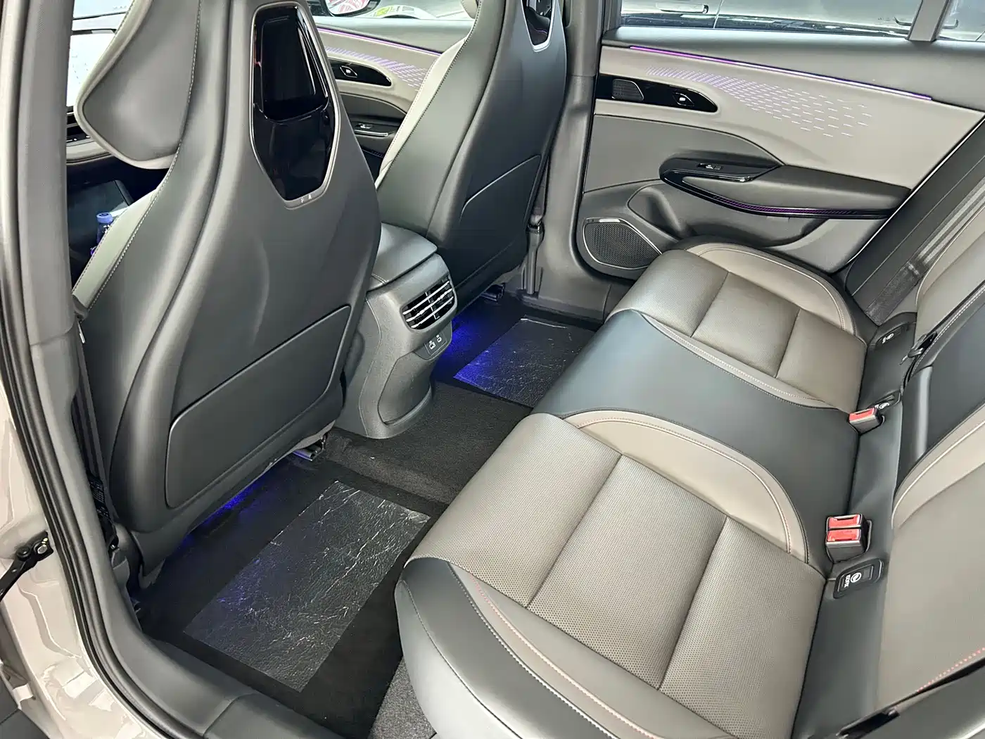 Hongqi EH7 2025 2025 640 AWD Smart Selection Edition