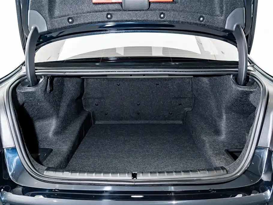 BMW 5 Series 2022 Model Second Facelift 525Li M Sport Package фото 23