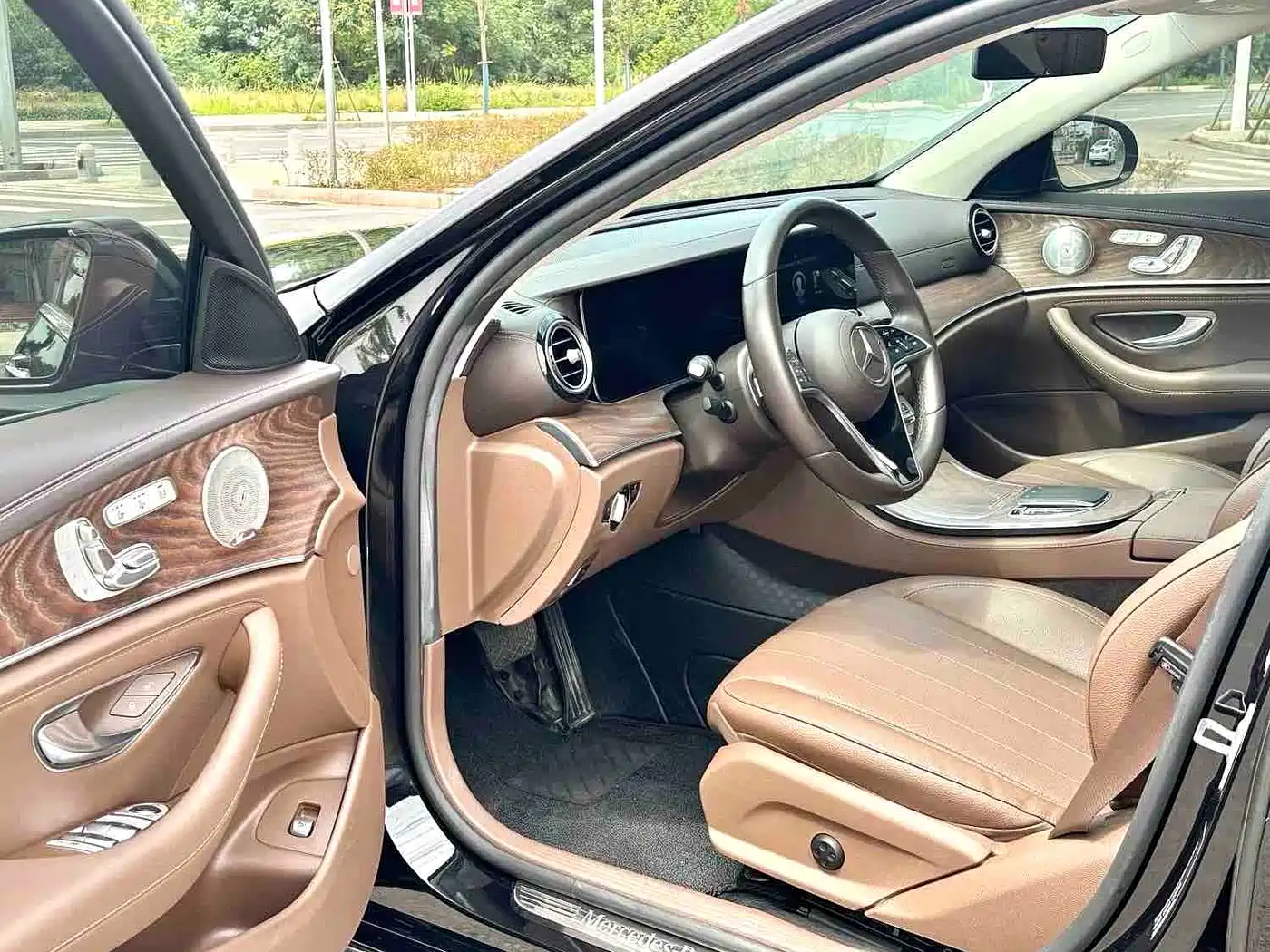 Mercedes-Benz E-Class 2022 E 300 L Luxury фото 7