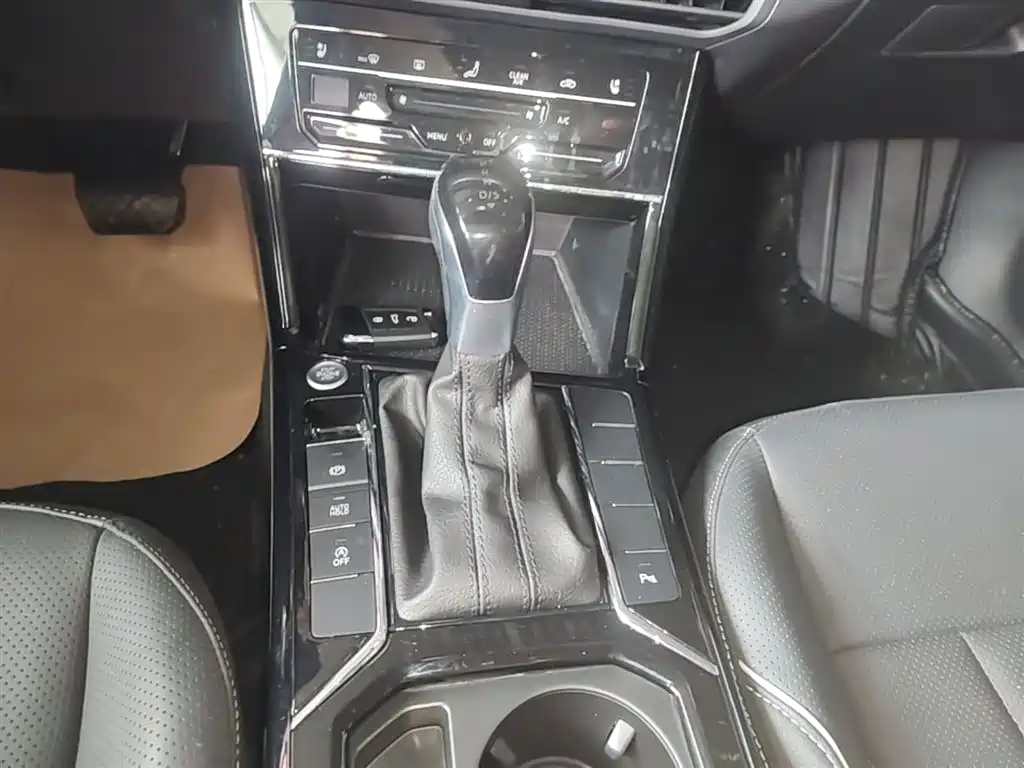 Volkswagen Passat 2024 330TSI Starlight Elite Edition фото 14