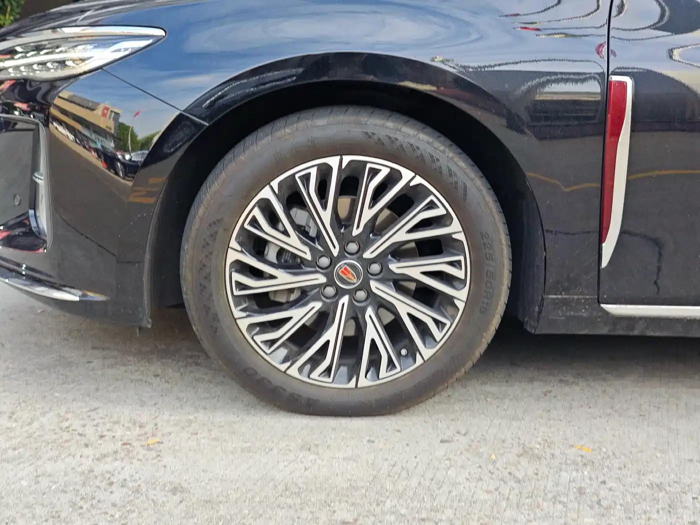 Hongqi H5 2025 2.0T Automatic Flag Celebration 500,000 Units Anniversary Edition фото 4