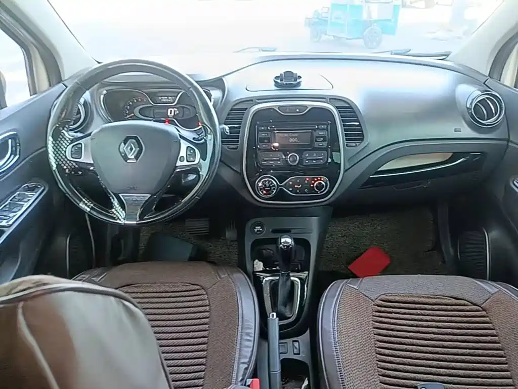 Renault Captur 2015 2015 1.2T Automatic Comfort Limited Edition