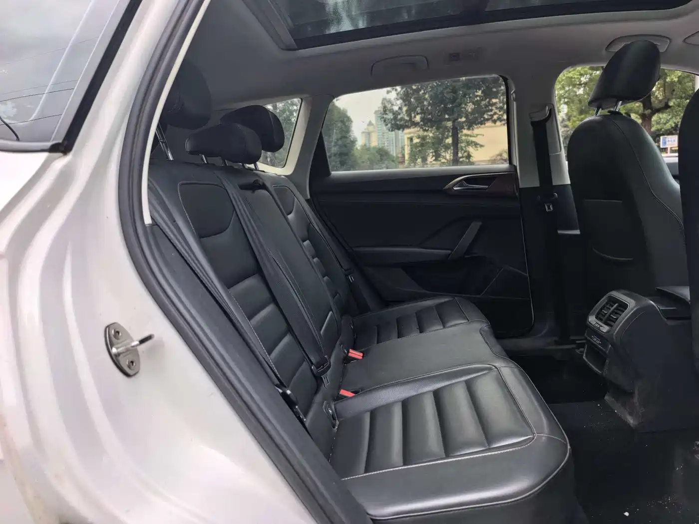 Volkswagen Tharu 2020 280TSI 2WD Comfort Edition China VI фото 11