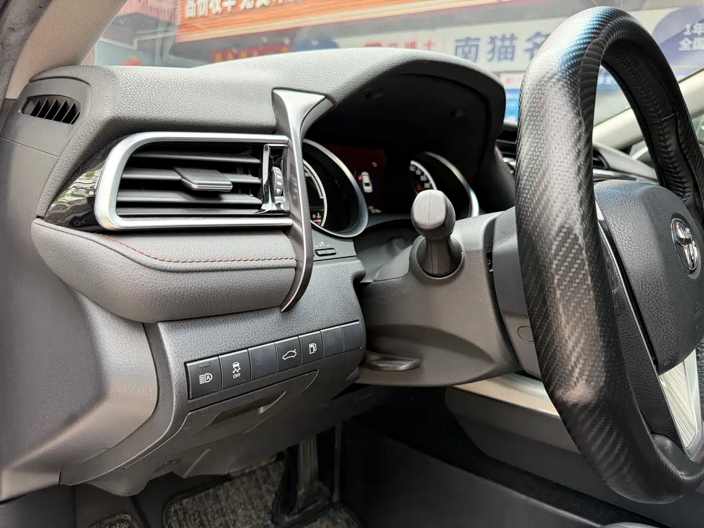 Toyota Camry 2018 Hybrid 2.5HG Luxury Edition фото 17