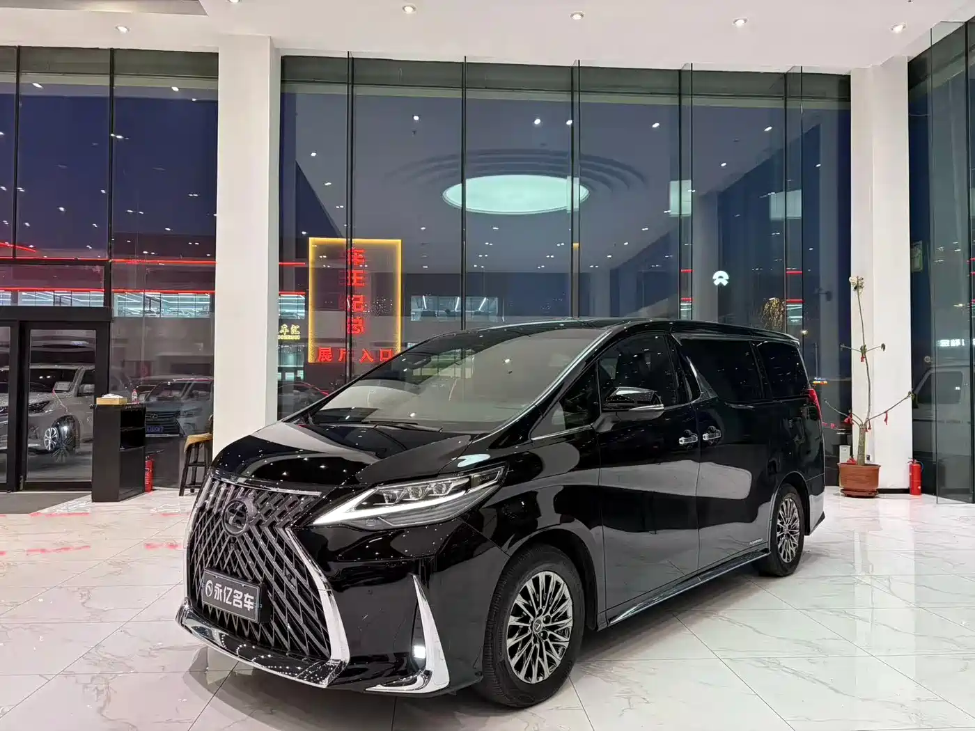 Lexus LM 2020 300h 4-Seat Imperial Edition