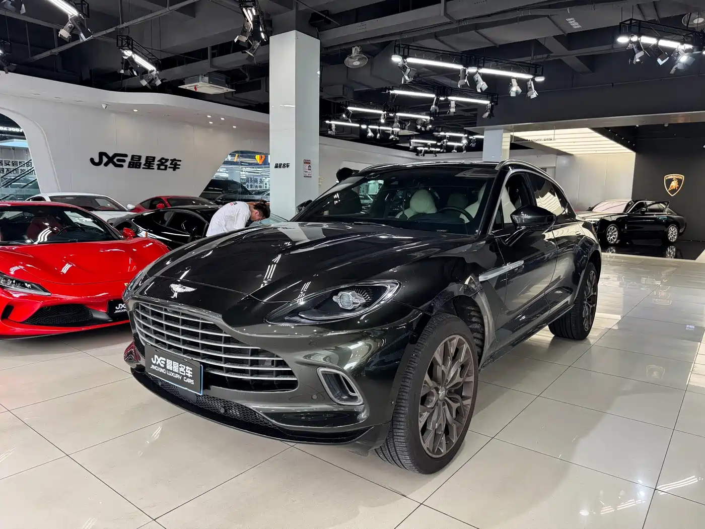 Aston Martin DBX 2025 2024 4.0T V8