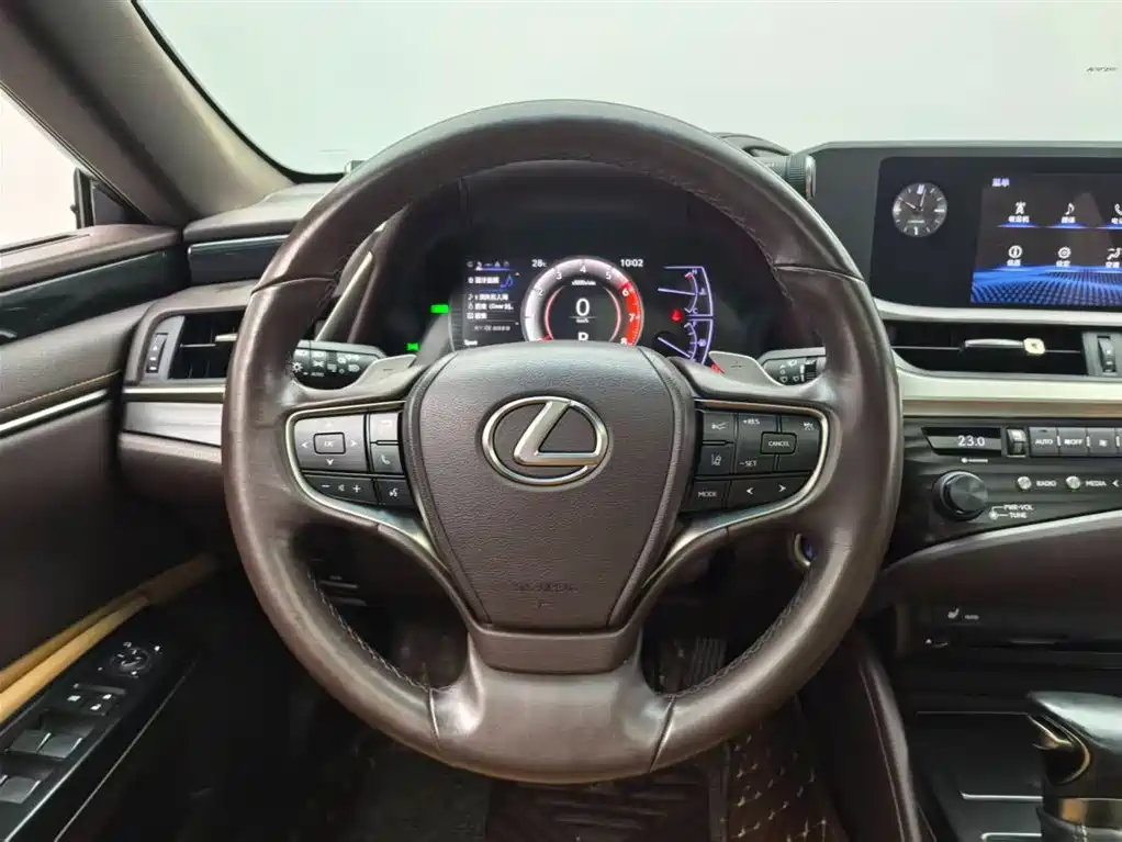 Lexus ES 2018 300h Excellence Edition China V фото 5