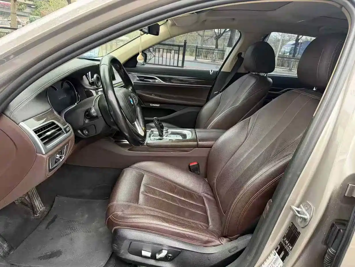 BMW 7 Series 2016 730Li Leading фото 6
