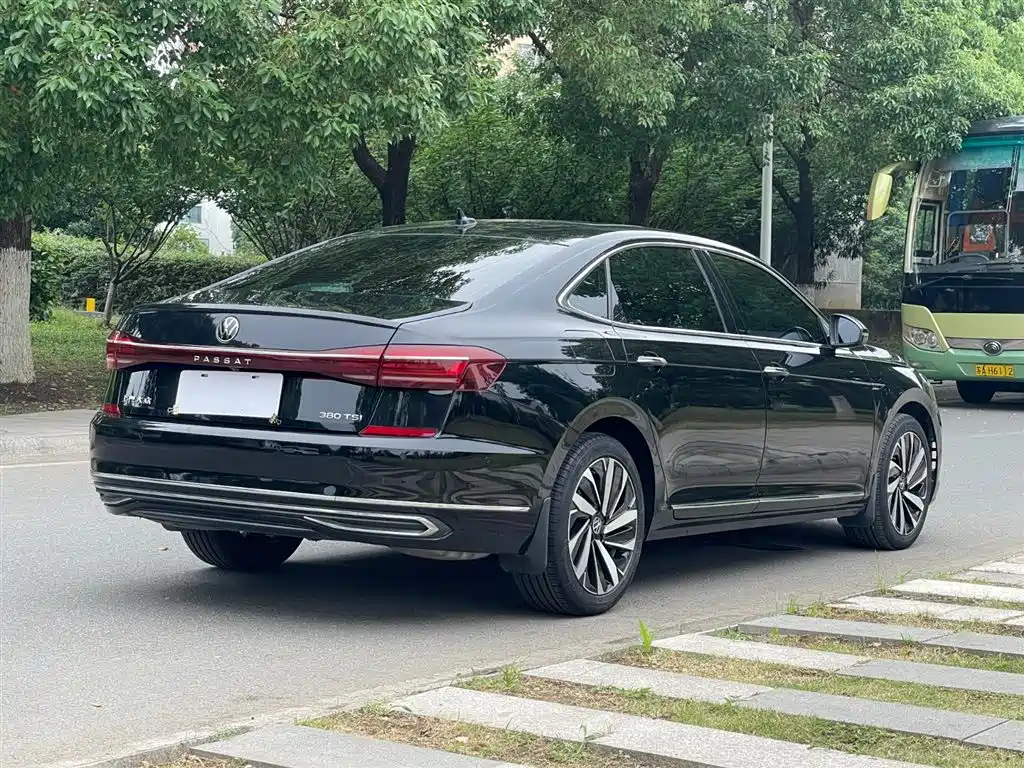 Photo 7 - Volkswagen Passat