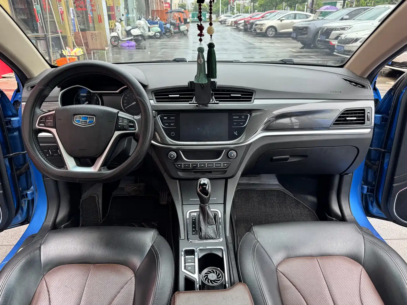 Фото 8 - Geely Emgrand