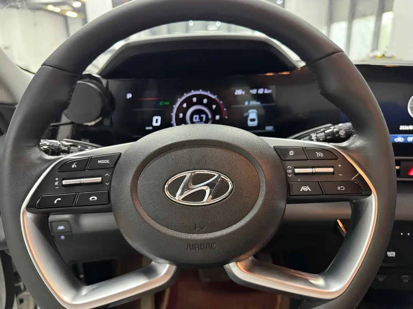 Hyundai Elantra 2023 Model 1.5L CVT LUX Premium Edition фото 7