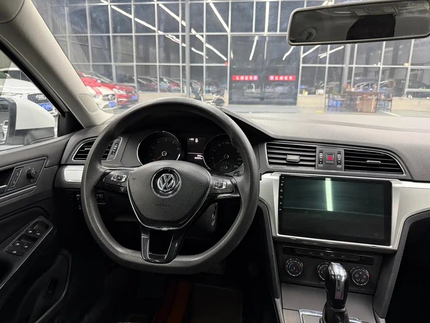 Volkswagen Lamando 2017 230TSI DSG Trend Edition фото 6