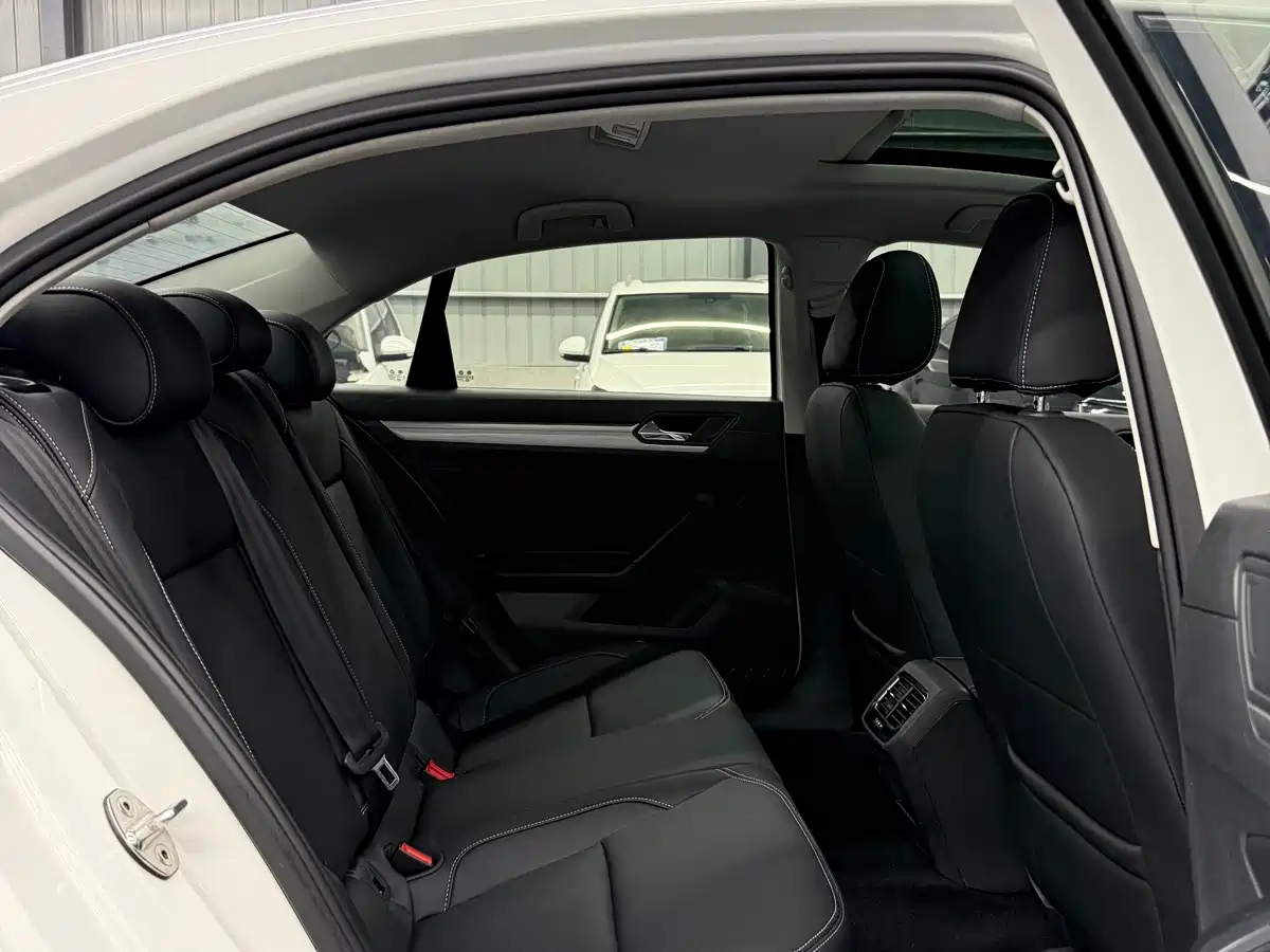 Volkswagen Lamando 2017 230TSI DSG Trend Edition фото 8