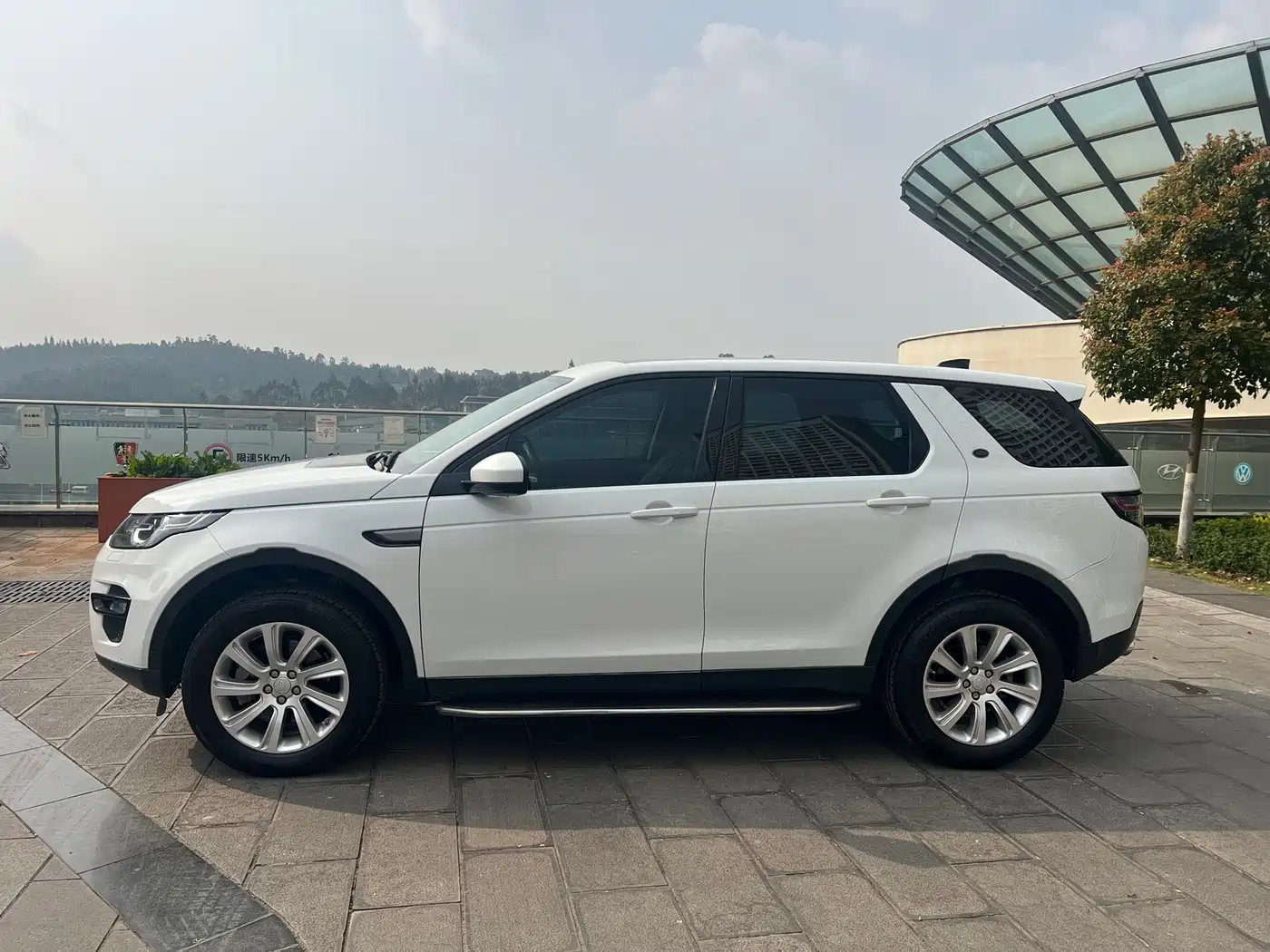 Land Rover Discovery Sport 2018 240PS SE Edition фото 7