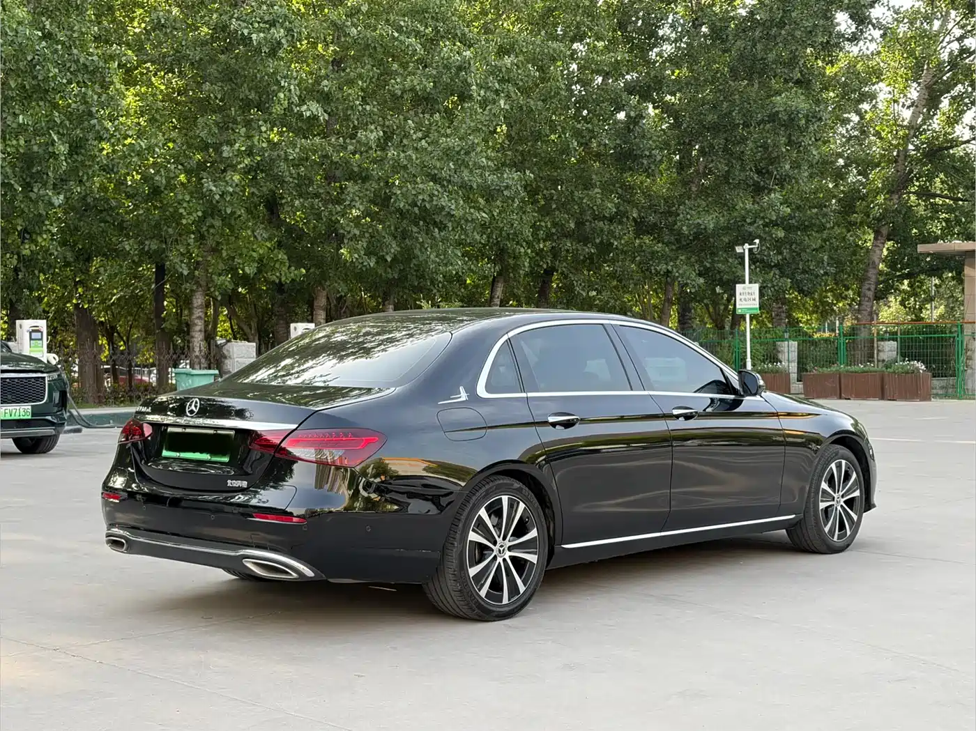 Mercedes-Benz E-Class New Energy 2022 E 350 e L Plug-in Hybrid Sedan фото 22