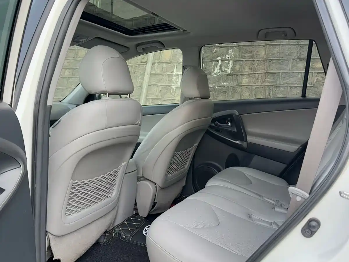 Toyota RAV4 Rongfang 2011 2.4L Automatic 4WD Luxury Edition фото 6